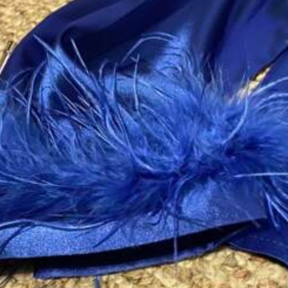 Statement Maker Fuzzy feather Cuff Blouse - Picture 7 of 7